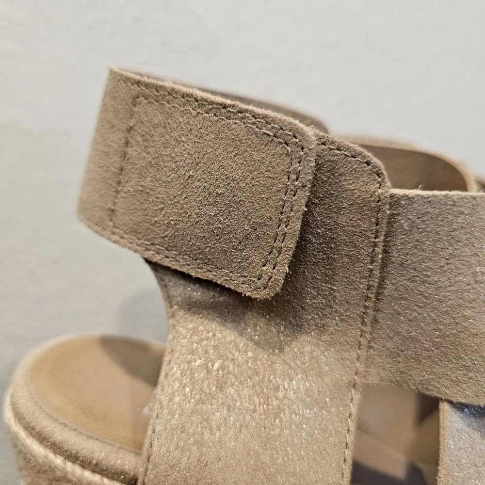 Eileen Fisher see photos